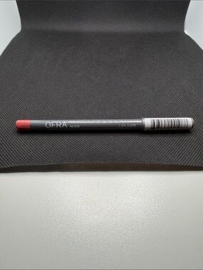Ofra cosmetics lip liner in nude NEW
